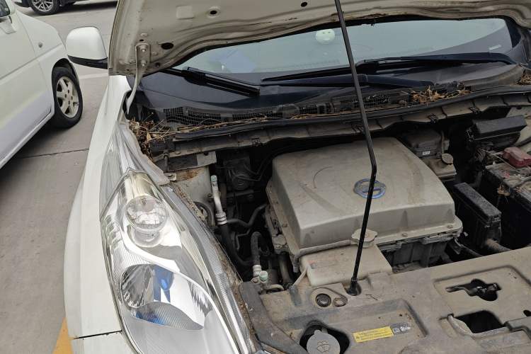 Used Venucia Leaf 2014 Navigation Version 6.6 KW Engine Bay Right