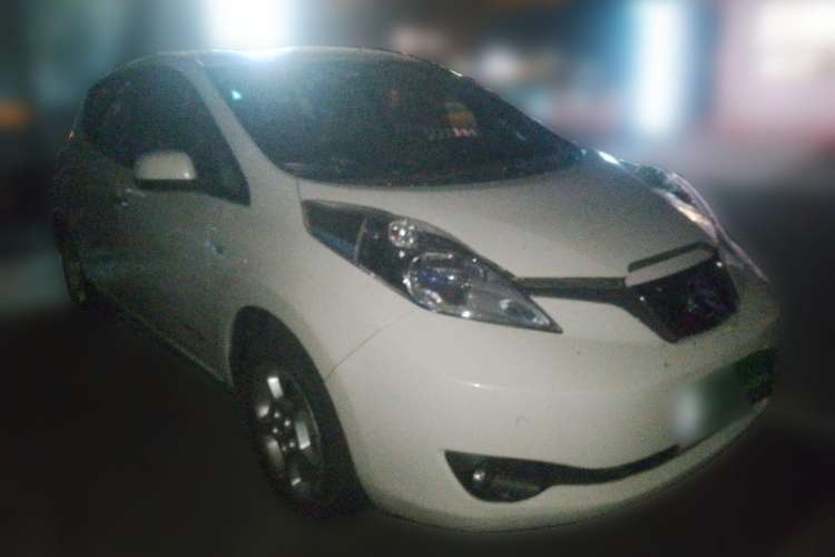Used Venucia Leaf 2014 Navigation Version 6.6 KW Front Right 45 Deg