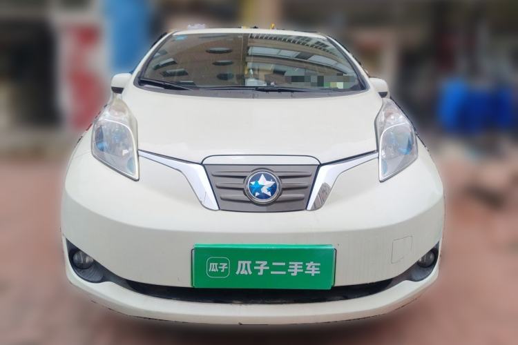 Used Venucia Leaf 2014 Lingfeng Edition 6.6 KW Front