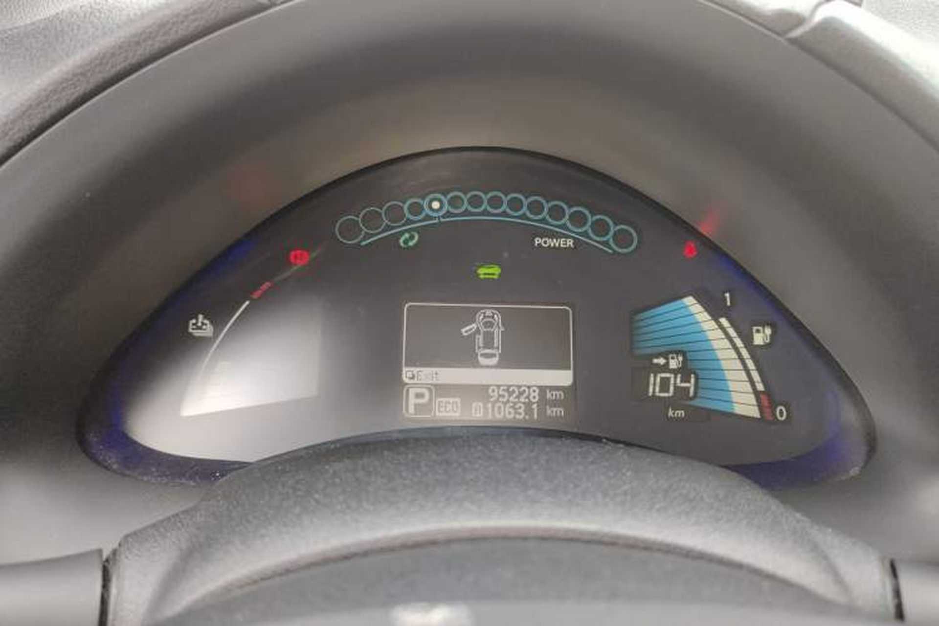 Used Venucia Leaf 2014 Navigation Version 6.6 KW Instrument Cluster