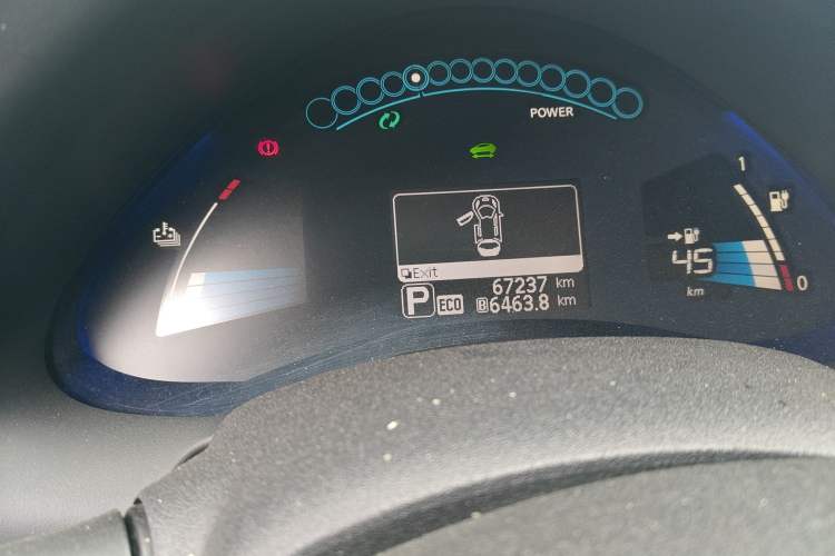 Used Venucia Leaf 2014 Navigation Version 6.6 KW Odometer Close Up