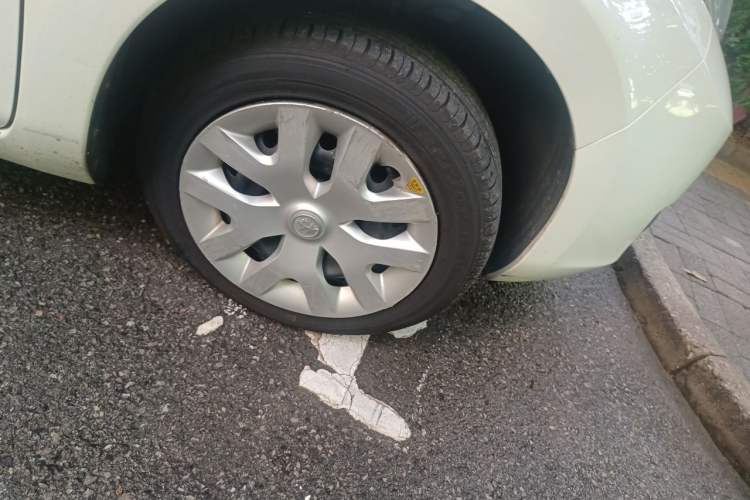 Used Venucia Leaf 2014 Lingfeng Edition 6.6 KW Right Front Wheel Hub