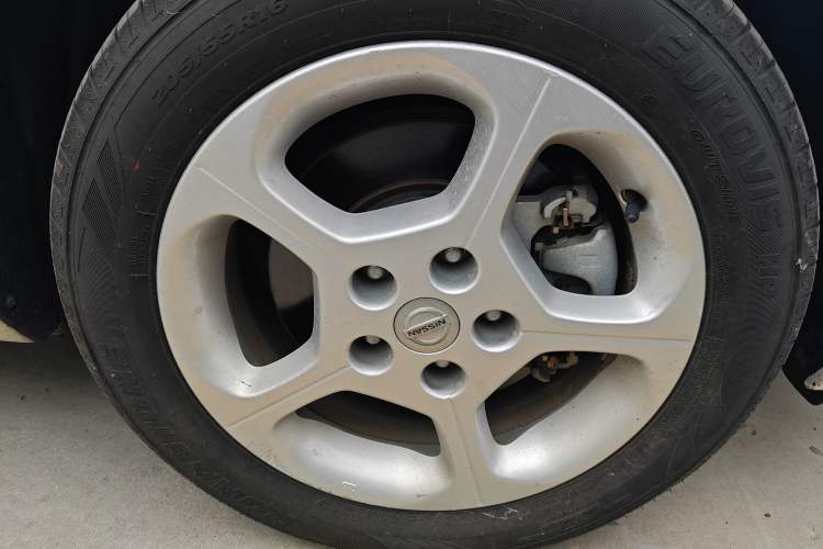 Used Venucia Leaf 2014 Navigation Version 6.6 KW Right Front Wheel Hub