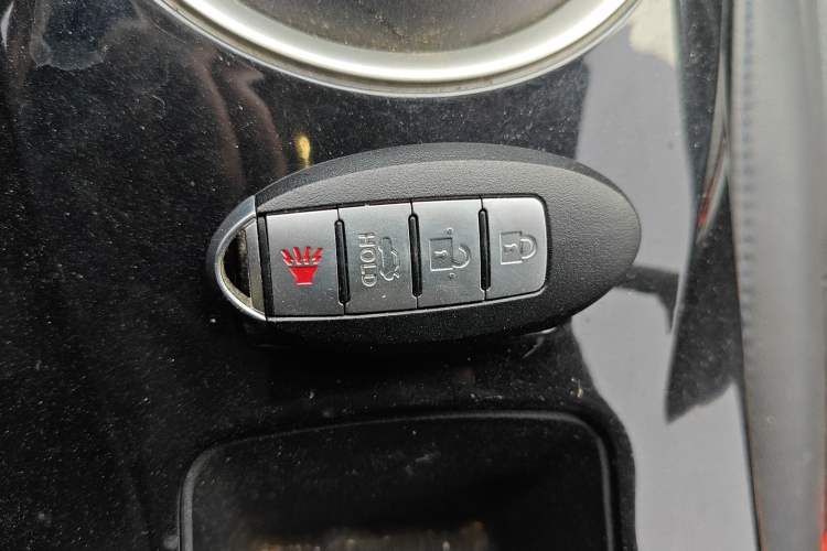 Used Venucia Leaf 2014 Navigation Version 6.6 KW Vehicle Key
