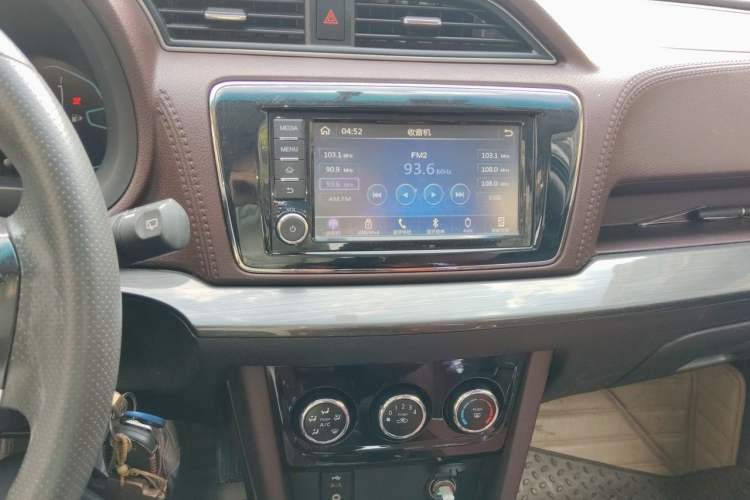 Used Venucia M50V 2017 1.6L XL CVT Luxury Edition Audio And AC Panel