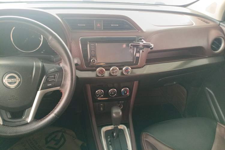 Used Venucia M50V 2017 1.6L XL CVT Luxury Edition Audio And AC Panel