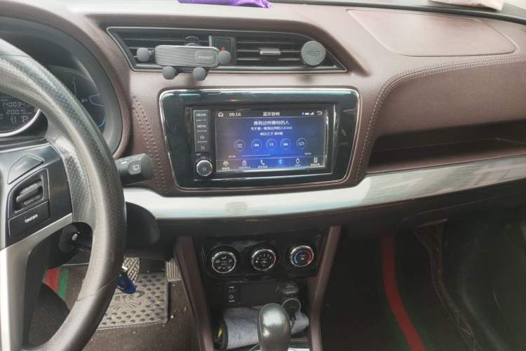 Used Venucia M50V 2017 1.6L XL CVT Luxury Edition Audio And AC Panel