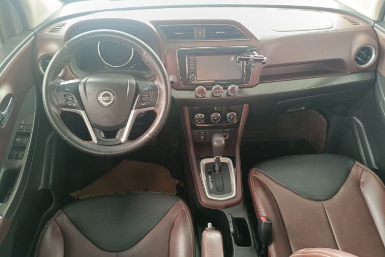 Used Venucia M50V 2017 1.6L XL CVT Luxury Edition Center Console
