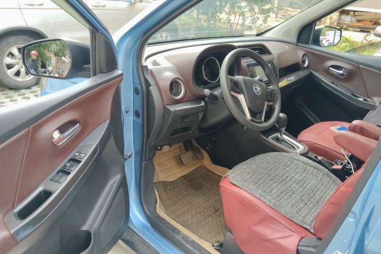 Used Venucia M50V 2017 1.6L XL CVT Luxury Edition Driver Seat