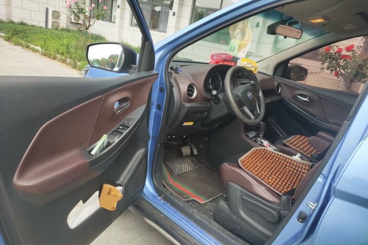 Used Venucia M50V 2017 1.6L XL CVT Luxury Edition Driver Seat