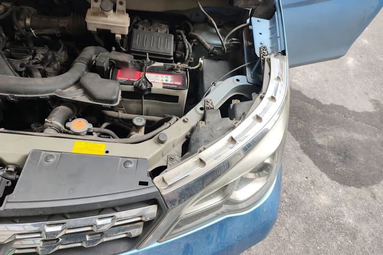 Used Venucia M50V 2017 1.6L XL CVT Luxury Edition Engine Bay Left