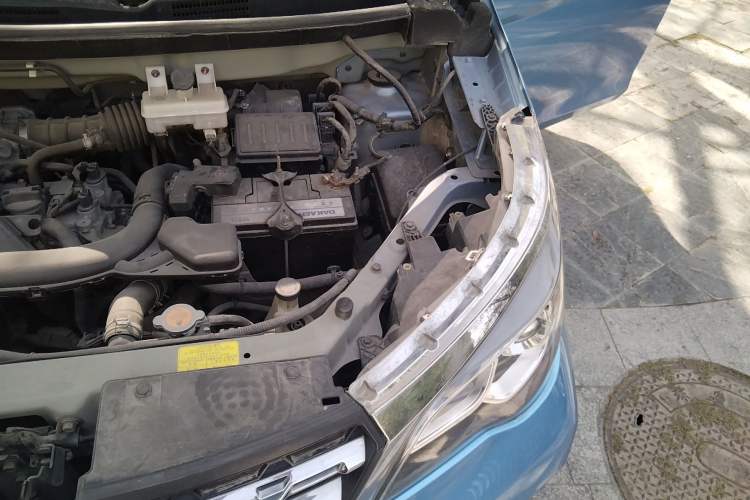 Used Venucia M50V 2017 1.6L XL CVT Luxury Edition Engine Bay Left