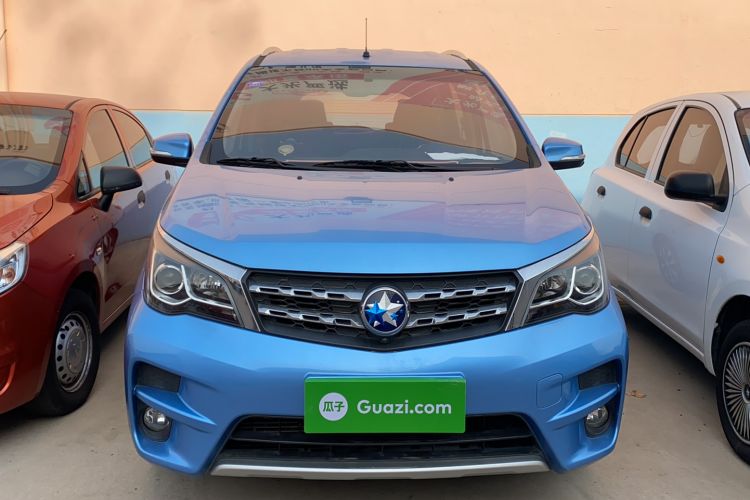 Used Venucia M50V 2017 1.6L XV CVT Deluxe Edition Exterior 1