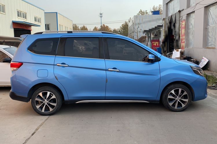 Used Venucia M50V 2017 1.6L XV CVT Deluxe Edition Exterior 2