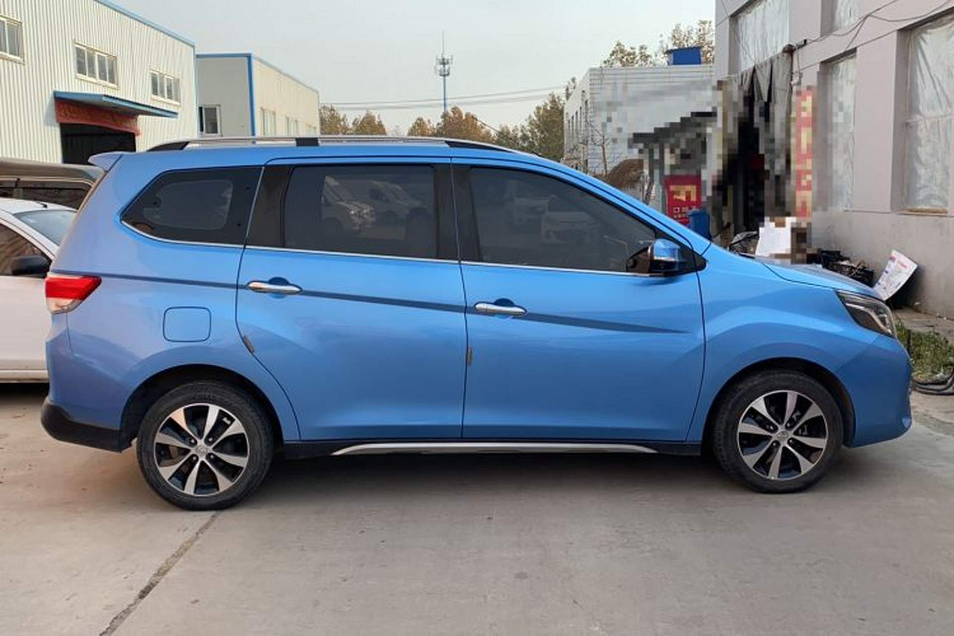 Used Venucia M50V 2017 1.6L XV CVT Deluxe Edition Exterior 2