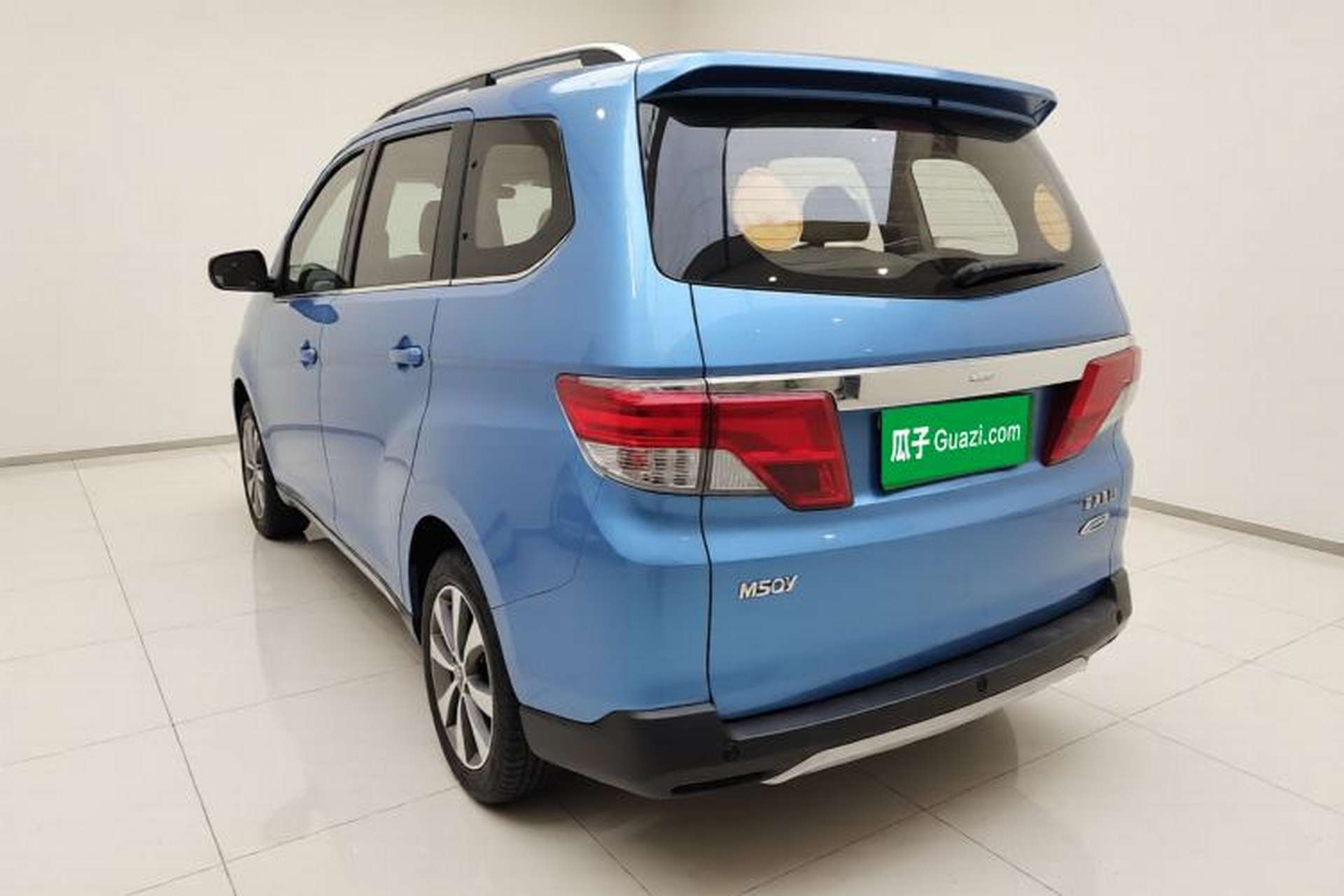 Used Venucia M50V 2017 1.6L XL CVT Luxury Edition Exterior 2