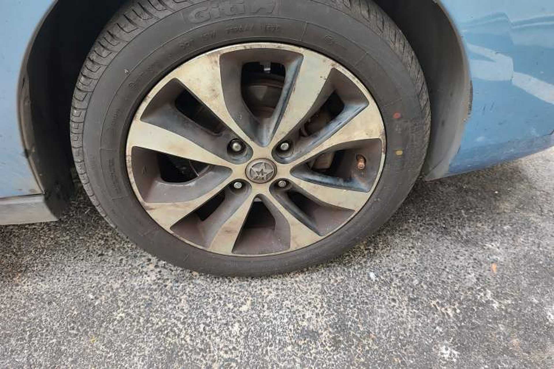 Used Venucia M50V 2017 1.6L XL CVT Luxury Edition Exterior 4