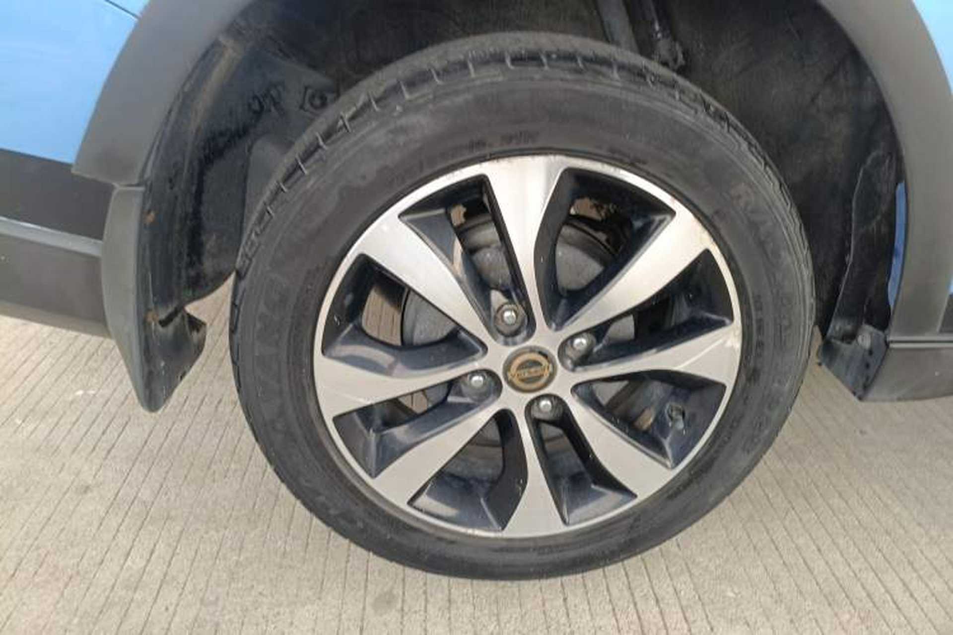 Used Venucia M50V 2017 1.6L XL CVT Luxury Edition Exterior 5