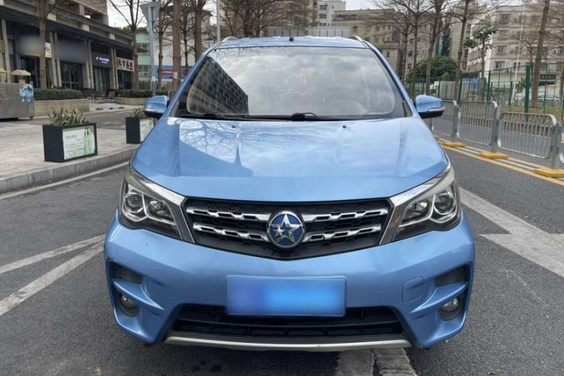 Used Venucia M50V 2017 1.6L XL CVT Luxury Edition Exterior 5