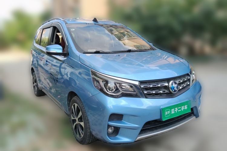 Used Venucia M50V 2017 1.6L XL CVT Luxury Edition Front Right 45 Deg