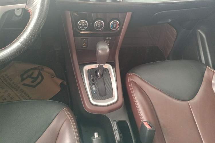 Used Venucia M50V 2017 1.6L XL CVT Luxury Edition Gear Lever