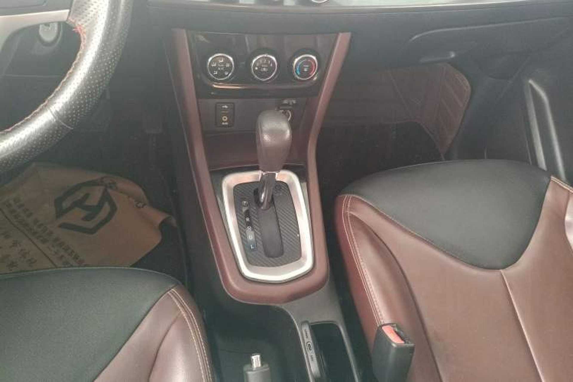 Used Venucia M50V 2017 1.6L XL CVT Luxury Edition Gear Lever