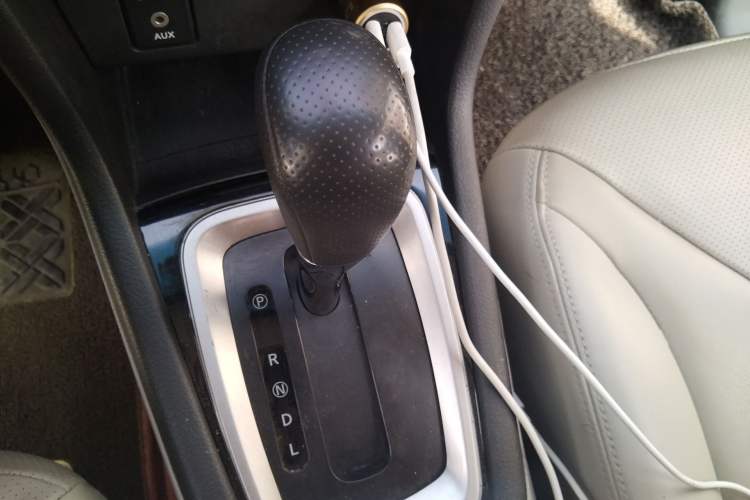 Used Venucia M50V 2017 1.6L XL CVT Luxury Edition Gear Lever