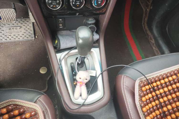 Used Venucia M50V 2017 1.6L XL CVT Luxury Edition Gear Lever