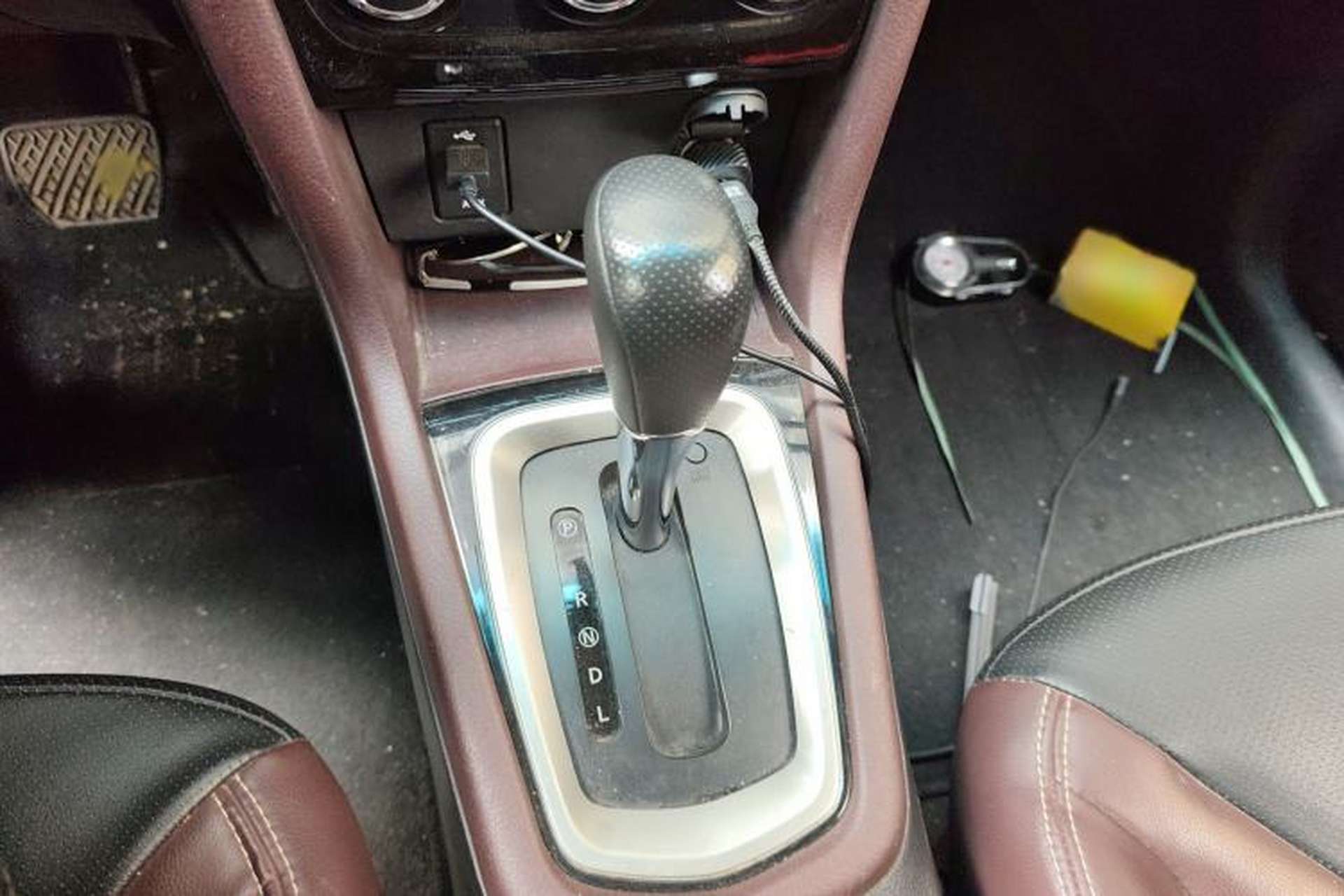 Used Venucia M50V 2017 1.6L XL CVT Luxury Edition Gear Lever