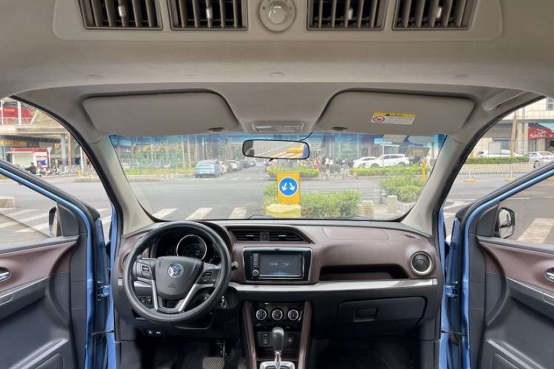 Used Venucia M50V 2017 1.6L XL CVT Luxury Edition Interior 2