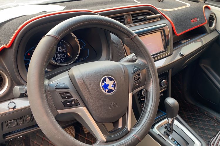 Used Venucia M50V 2017 1.6L XV CVT Deluxe Edition Interior 3