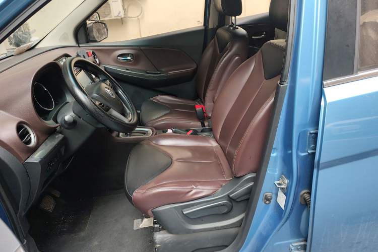 Used Venucia M50V 2017 1.6L XL CVT Luxury Edition Left Front Seat