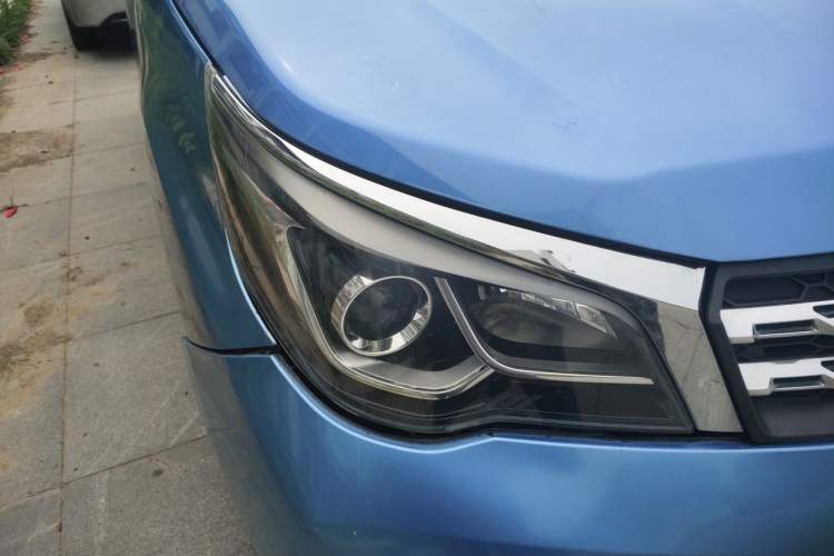 Used Venucia M50V 2017 1.6L XL CVT Luxury Edition Right Front Headlight