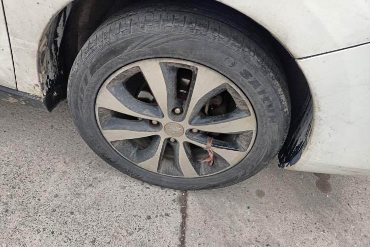 Used Venucia M50V 2017 1.6L XL CVT Luxury Edition Right Front Wheel Hub