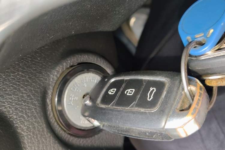 Used Venucia M50V 2017 1.6L XL CVT Luxury Edition Vehicle Key
