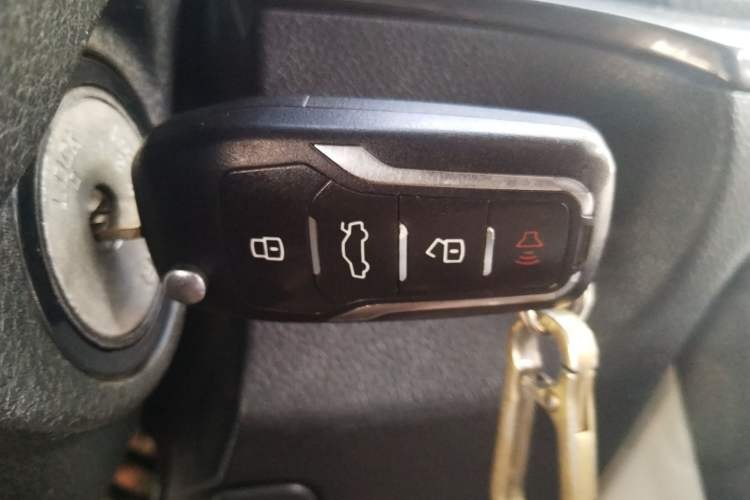 Used Venucia M50V 2017 1.6L XL CVT Luxury Edition Vehicle Key