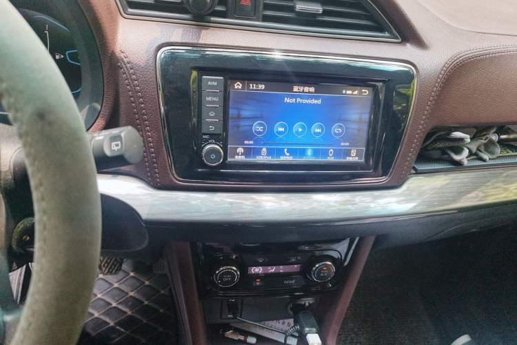 Used Venucia M50V 2017 1.5L XV Manual Elite Edition Audio And AC Panel