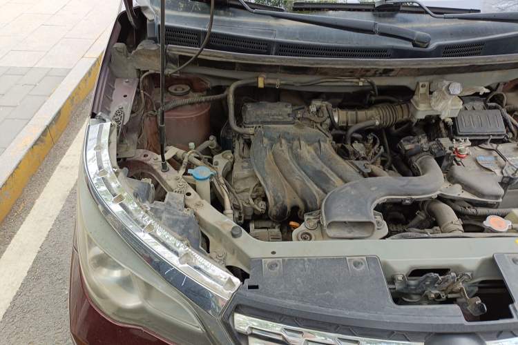 Used Venucia M50V 2017 1.6L XL CVT Luxury Edition Engine Bay Right