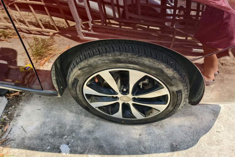 Used Venucia M50V 2017 1.6L XL CVT Luxury Edition Exterior 4
