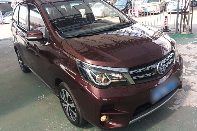 Used Venucia M50V 2017 1.6L XL CVT Luxury Edition Front Right 45 Deg