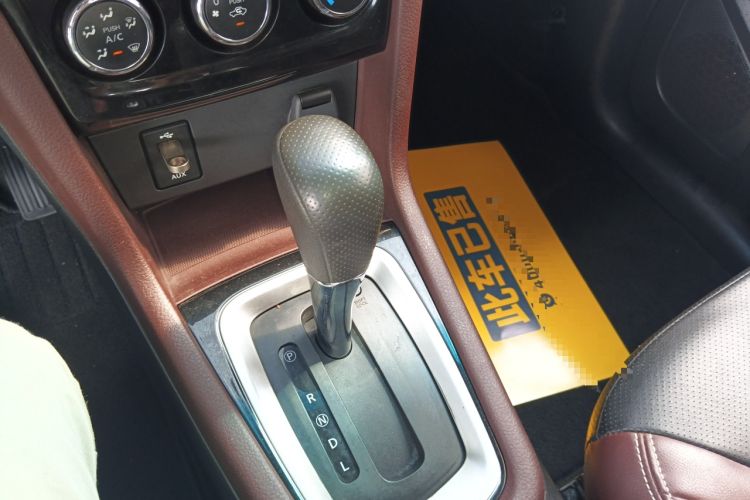 Used Venucia M50V 2017 1.6L XL CVT Luxury Edition Gear Lever
