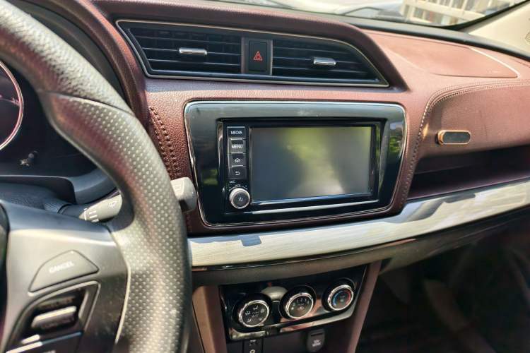 Used Venucia M50V 2017 1.6L XL CVT Luxury Edition Interior 1