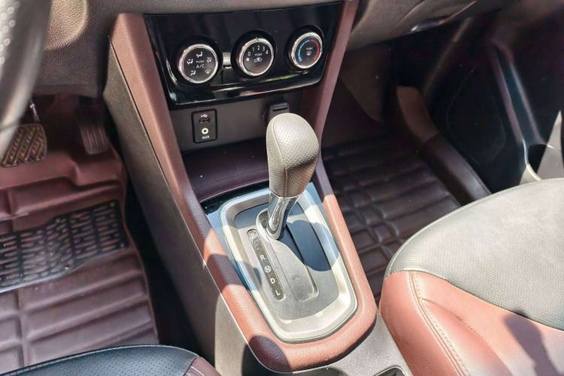 Used Venucia M50V 2017 1.6L XL CVT Luxury Edition Interior 2