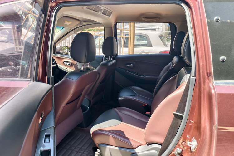 Used Venucia M50V 2017 1.6L XL CVT Luxury Edition Interior 4