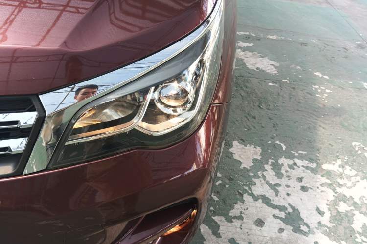 Used Venucia M50V 2017 1.6L XL CVT Luxury Edition Left Front Headlight