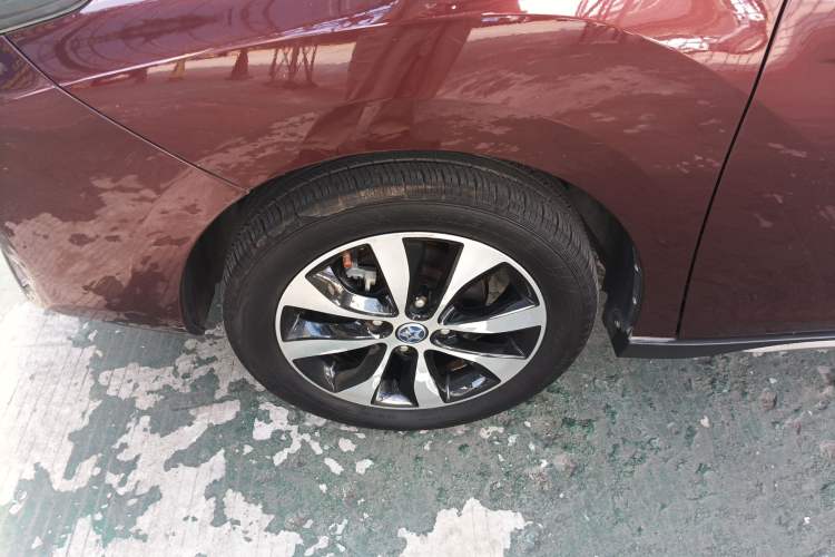 Used Venucia M50V 2017 1.6L XL CVT Luxury Edition Left Front Wheel Hub