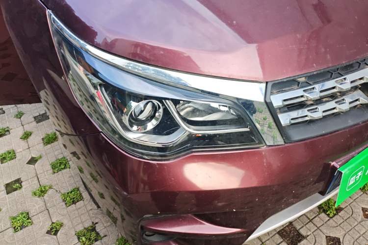 Used Venucia M50V 2017 1.5L XL Manual Comfort Edition Right Front Headlight