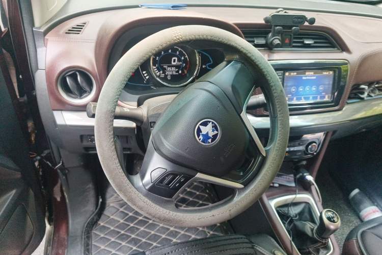 Used Venucia M50V 2017 1.5L XV Manual Elite Edition Steering Wheel