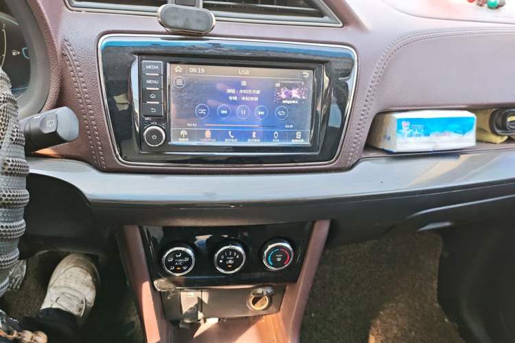Used Venucia M50V 2017 1.5L XL Manual Comfort Edition Audio And AC Panel