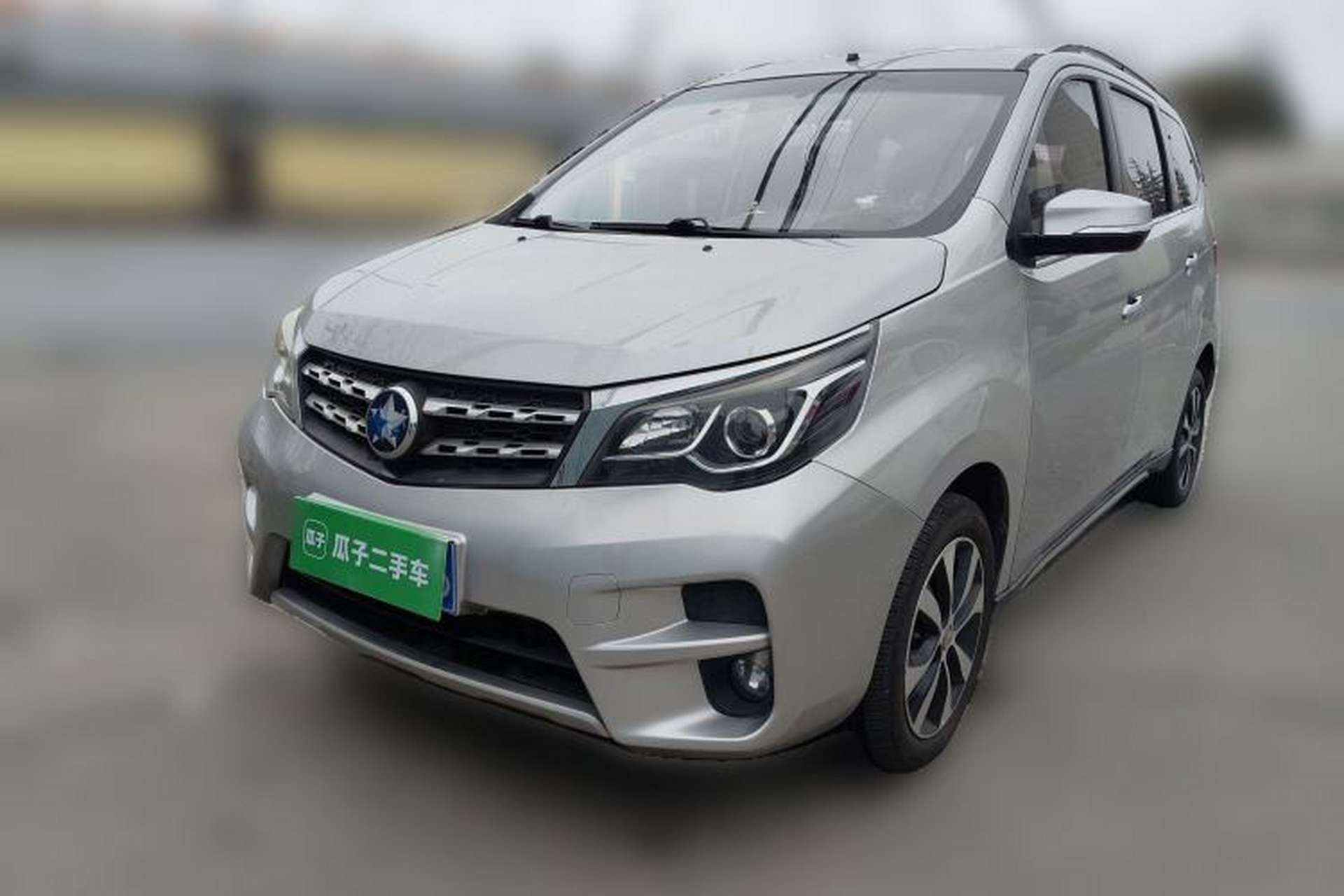 Used Venucia M50V 2017 1.6L XL CVT Luxury Edition Front Left 45 Deg